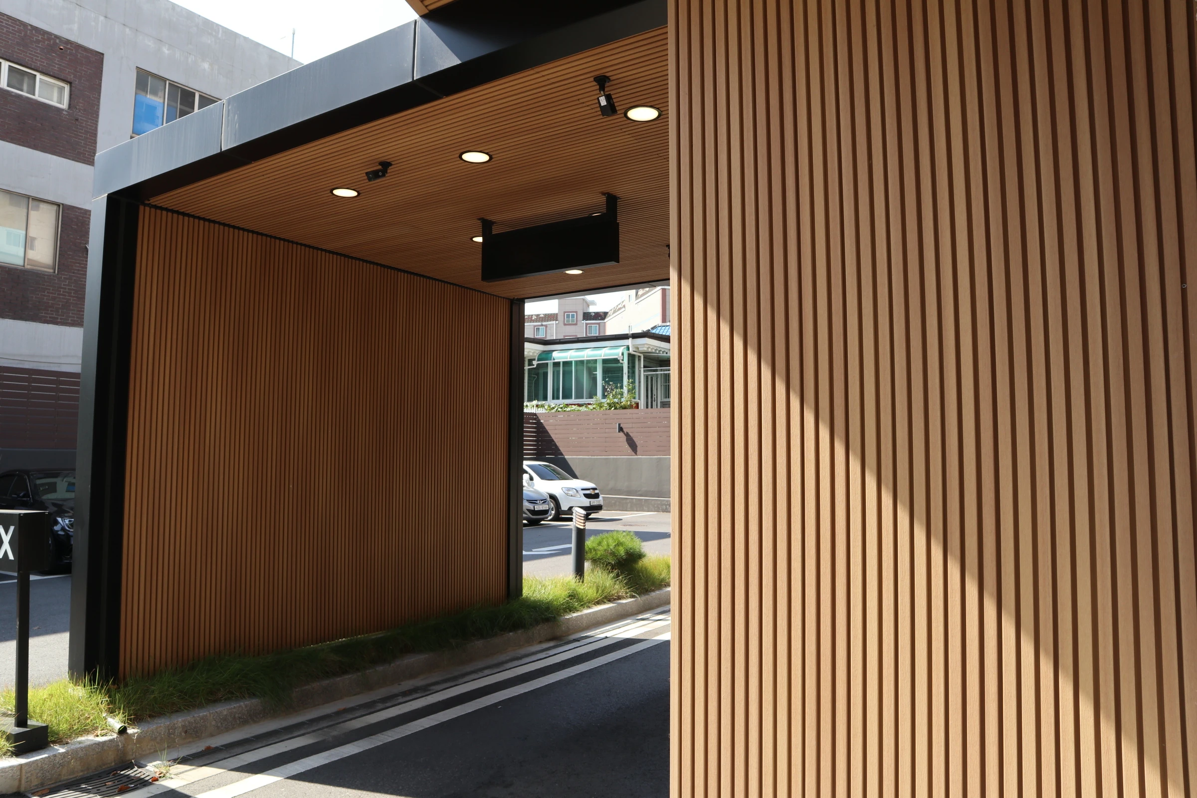 Composiet Rhombusprofielplank 2.5 x 19.6 cm (25 x 196 mm) Teak Castellation 50 - Lengte 290 cm - Afbeelding 2